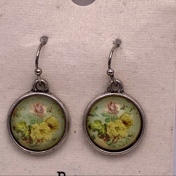 Small Floral Dangle Earrings - Picture 2 of 6